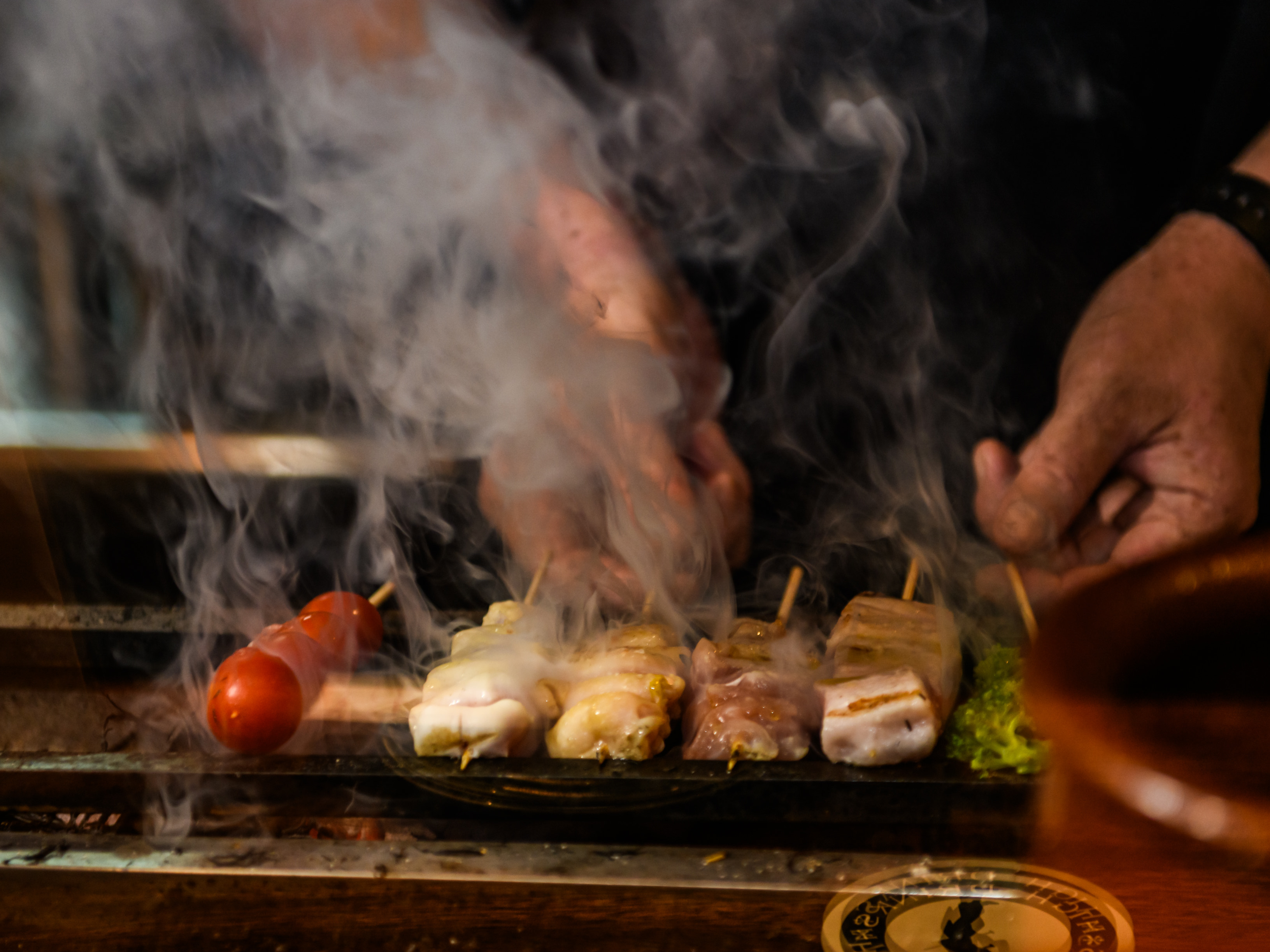 国産鶏の焼鳥をその場で焼き上げる、こだわりの逸品