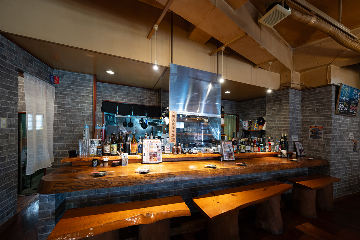 お一人様でも気軽に。季節の味覚とゆったりカウンター